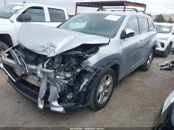 5TDDGRFH7KS072294 2019 TOYOTA HIGHLANDER - Image 2