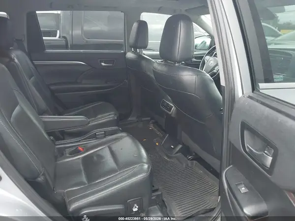 5TDDGRFH7KS072294 2019 TOYOTA HIGHLANDER - Image 8