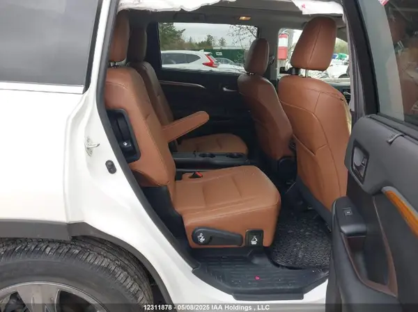 5TDDGRFH7KS074739 2019 TOYOTA HIGHLANDER - Image 8