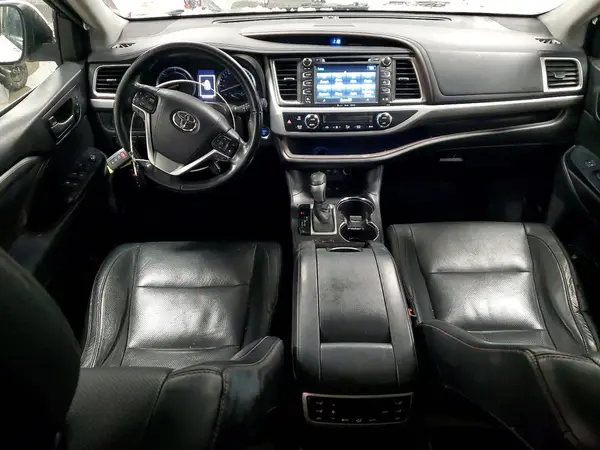 5TDDGRFH8HS021069 2017 TOYOTA HIGHLANDER - Image 8