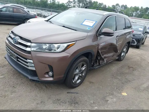 5TDDGRFH8HS021332 2017 TOYOTA HIGHLANDER - Image 2