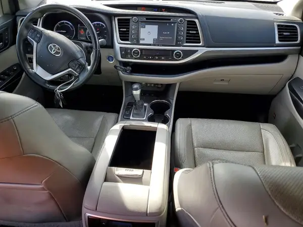 5TDDGRFH8HS021508 2017 TOYOTA HIGHLANDER - Image 8