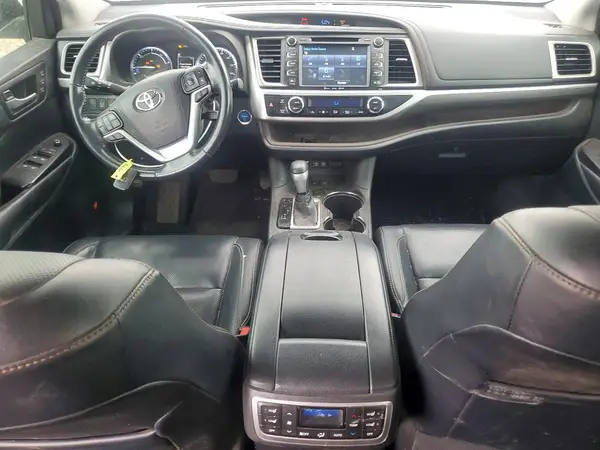 5TDDGRFH8HS023176 2017 TOYOTA HIGHLANDER - Image 8