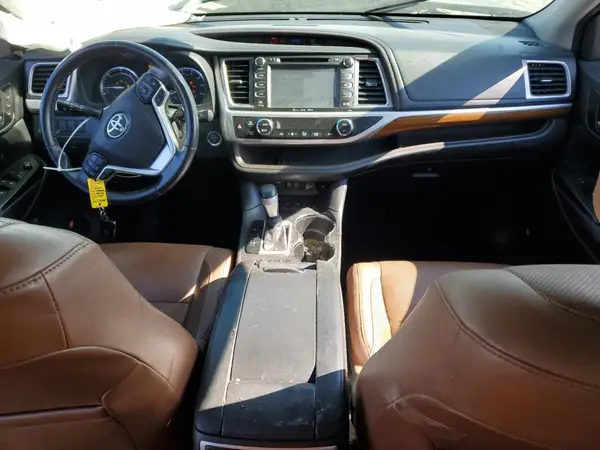 5TDDGRFH8HS023808 2017 TOYOTA HIGHLANDER - Image 8