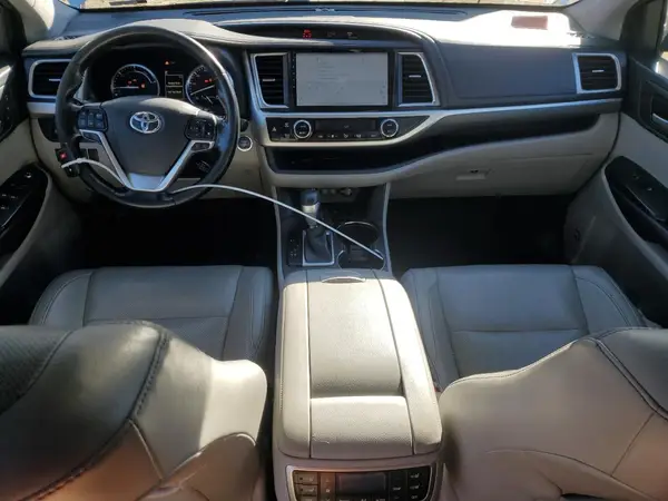 5TDDGRFH8HS026398 2017 TOYOTA HIGHLANDER - Image 8