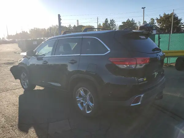 5TDDGRFH8HS027163 2017 TOYOTA HIGHLANDER - Image 2