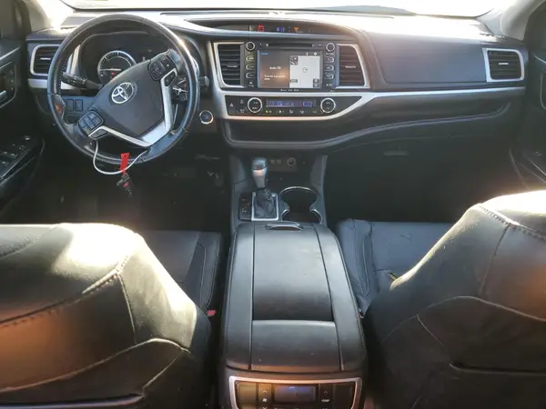 5TDDGRFH8HS027163 2017 TOYOTA HIGHLANDER - Image 8