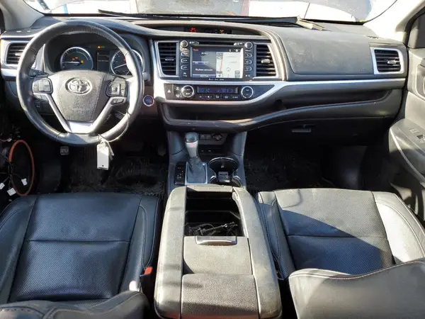 5TDDGRFH8HS027941 2017 TOYOTA HIGHLANDER - Image 8