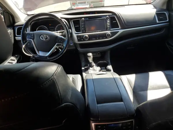 5TDDGRFH8HS029589 2017 TOYOTA HIGHLANDER - Image 8