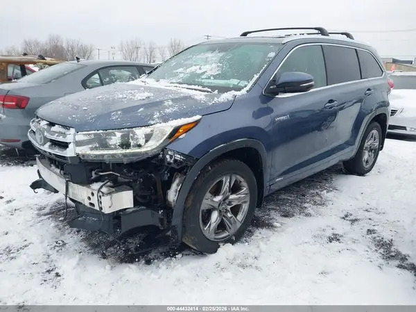 5TDDGRFH8HS031553 2017 TOYOTA HIGHLANDER - Image 2