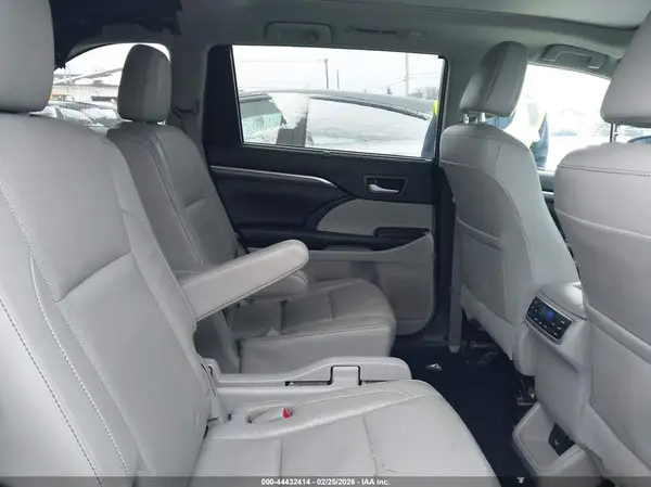 5TDDGRFH8HS031553 2017 TOYOTA HIGHLANDER - Image 8