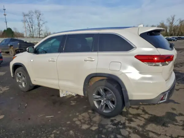 5TDDGRFH8HS034047 2017 TOYOTA HIGHLANDER - Image 2