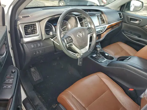5TDDGRFH8HS034047 2017 TOYOTA HIGHLANDER - Image 8