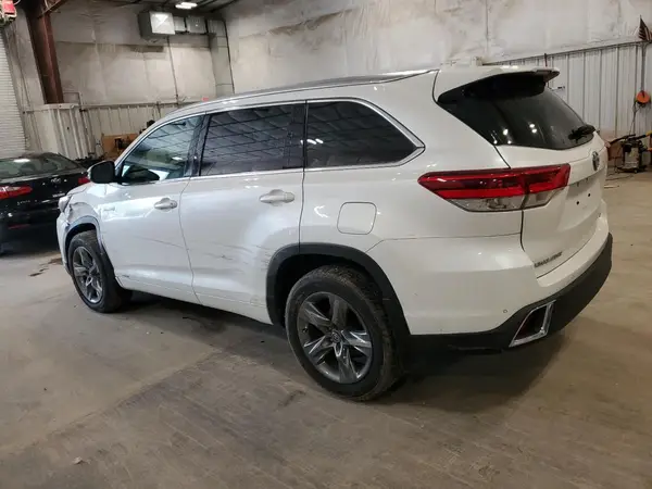5TDDGRFH8JS039822 2018 TOYOTA HIGHLANDER - Image 2