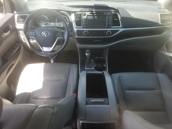 5TDDGRFH8JS042008 2018 TOYOTA HIGHLANDER - Image 8