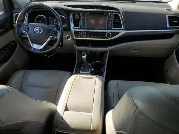 5TDDGRFH8JS048097 2018 TOYOTA HIGHLANDER - Image 8