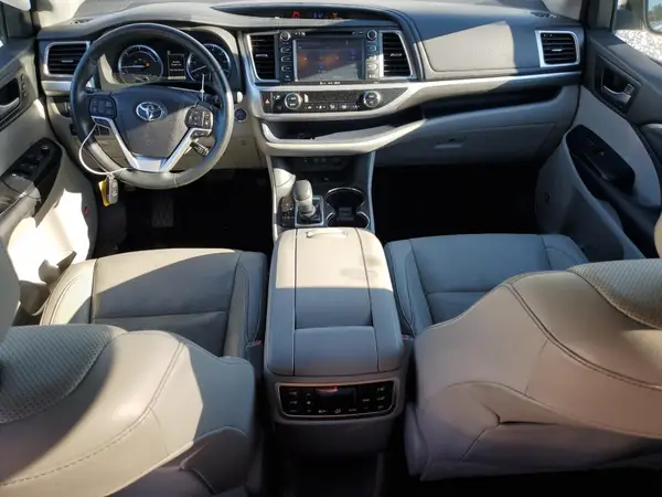 5TDDGRFH8JS049105 2018 TOYOTA HIGHLANDER - Image 8