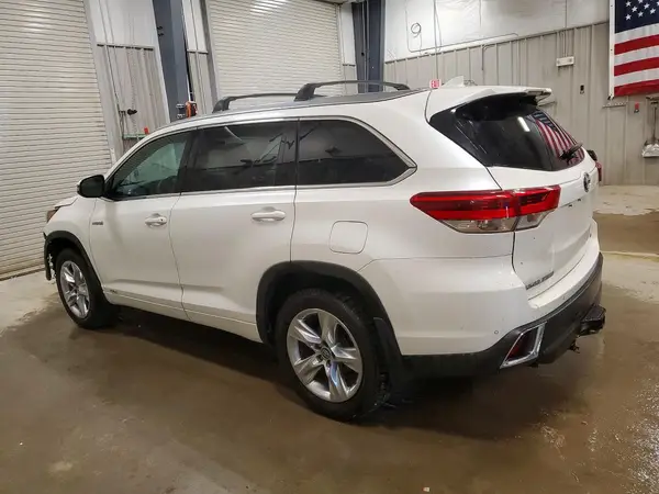 5TDDGRFH8JS049301 2018 TOYOTA HIGHLANDER - Image 2