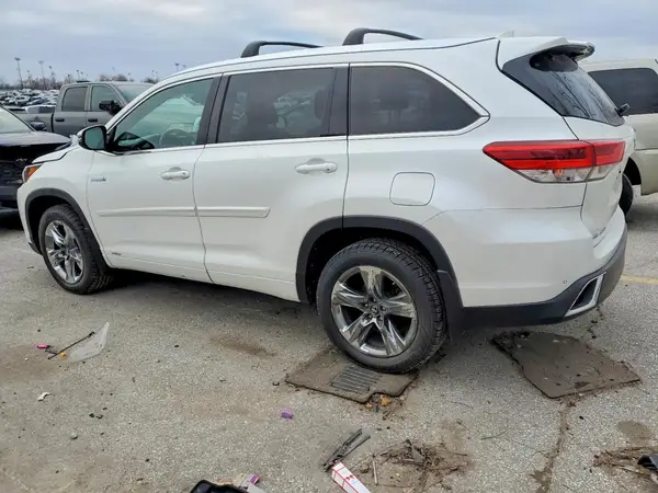 5TDDGRFH8JS050920 2018 TOYOTA HIGHLANDER - Image 2