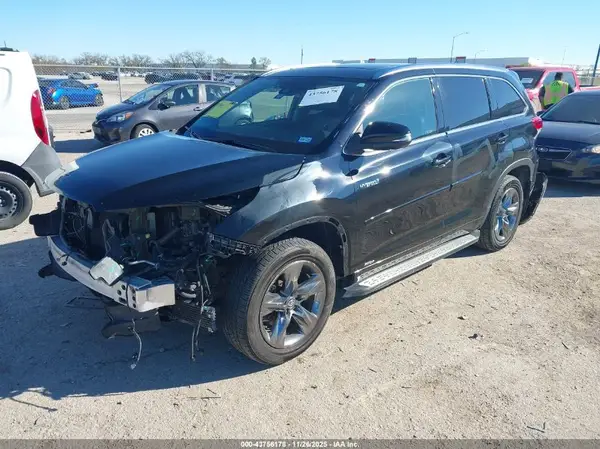 5TDDGRFH9HS027270 2017 TOYOTA HIGHLANDER - Image 2