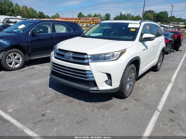 5TDDGRFH9HS033294 2017 TOYOTA HIGHLANDER - Image 2