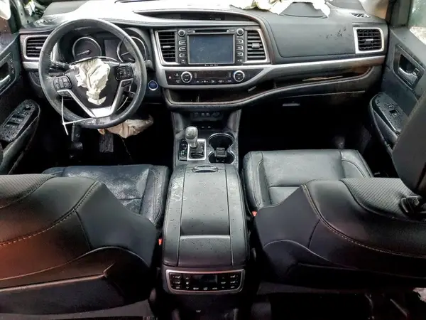 5TDDGRFH9HS033649 2017 TOYOTA HIGHLANDER - Image 8