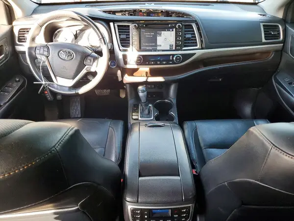5TDDGRFH9HS035871 2017 TOYOTA HIGHLANDER - Image 8