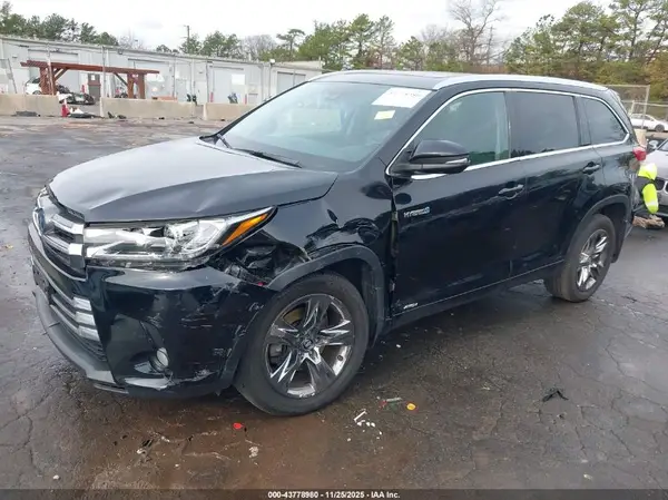 5TDDGRFH9JS037898 2018 TOYOTA HIGHLANDER - Image 2