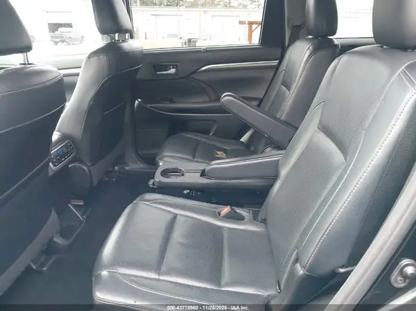 5TDDGRFH9JS037898 2018 TOYOTA HIGHLANDER - Image 8