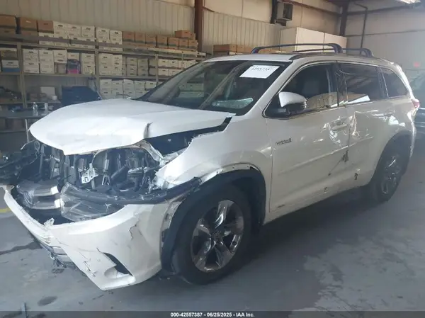 5TDDGRFH9KS052502 2019 TOYOTA HIGHLANDER - Image 2