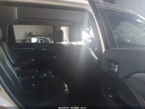 5TDDGRFH9KS052502 2019 TOYOTA HIGHLANDER - Image 8