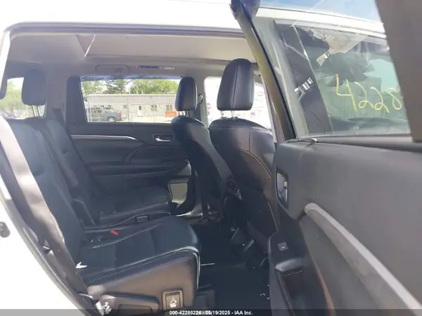 5TDDGRFH9KS053293 2019 TOYOTA HIGHLANDER - Image 8