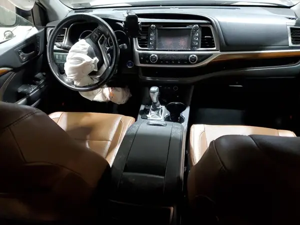 5TDDGRFH9KS061037 2019 TOYOTA HIGHLANDER - Image 8