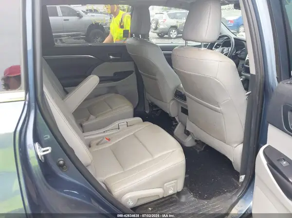 5TDDGRFH9KS062723 2019 TOYOTA HIGHLANDER - Image 8