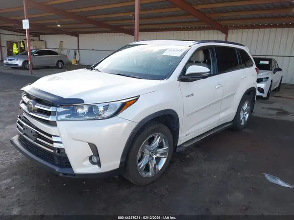 5TDDGRFH9KS072247 2019 TOYOTA HIGHLANDER - Image 2