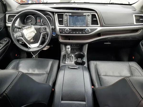 5TDDGRFHXHS020697 2017 TOYOTA HIGHLANDER - Image 8