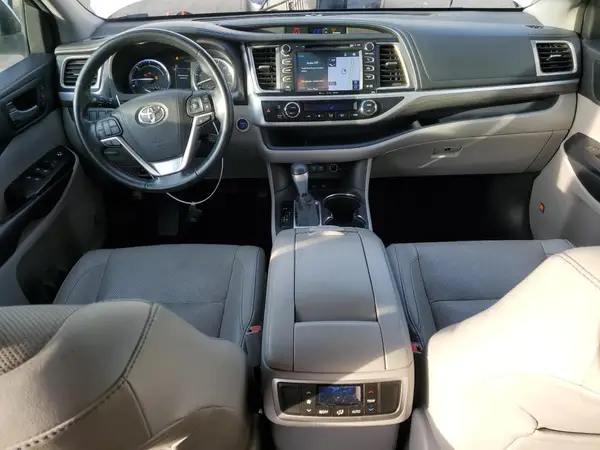 5TDDGRFHXHS023583 2017 TOYOTA HIGHLANDER - Image 8