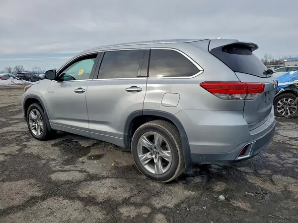 5TDDGRFHXHS025107 2017 TOYOTA HIGHLANDER - Image 2