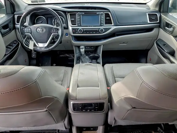 5TDDGRFHXHS025107 2017 TOYOTA HIGHLANDER - Image 8