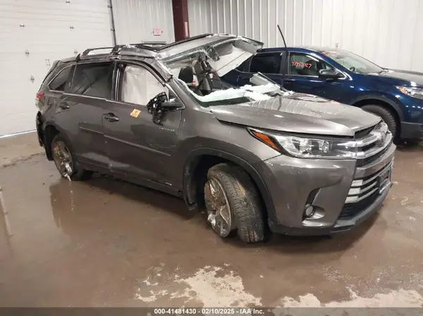 5TDDGRFHXHS030341 2017 TOYOTA HIGHLANDER - Image 1