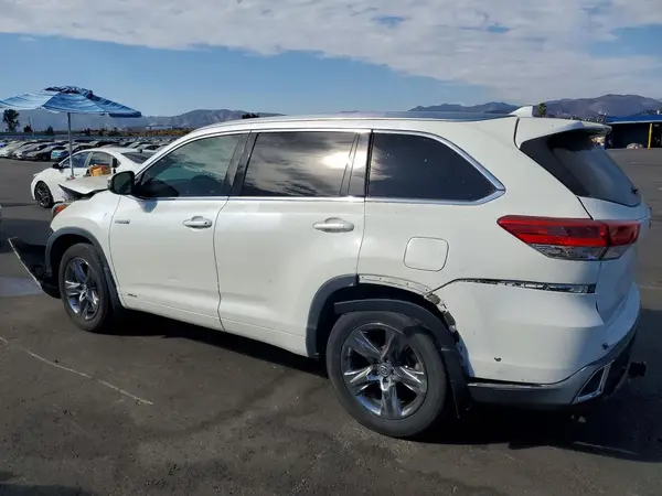 5TDDGRFHXHS033417 2017 TOYOTA HIGHLANDER - Image 2