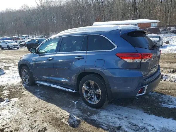 5TDDGRFHXJS037926 2018 TOYOTA HIGHLANDER - Image 2