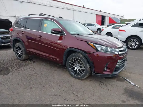 5TDDGRFHXJS038879 2018 TOYOTA HIGHLANDER - Image 1