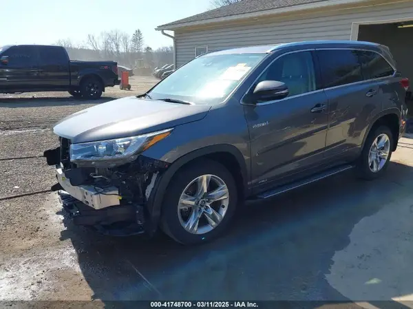 5TDDGRFHXJS043578 2018 TOYOTA HIGHLANDER - Image 2