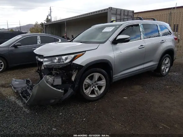 5TDDGRFHXJS044617 2018 TOYOTA HIGHLANDER - Image 2