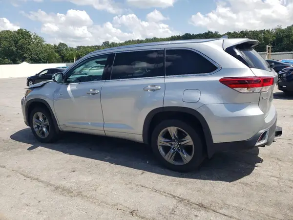 5TDDGRFHXJS045427 2018 TOYOTA HIGHLANDER - Image 2