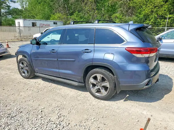 5TDDGRFHXJS048828 2018 TOYOTA HIGHLANDER - Image 2