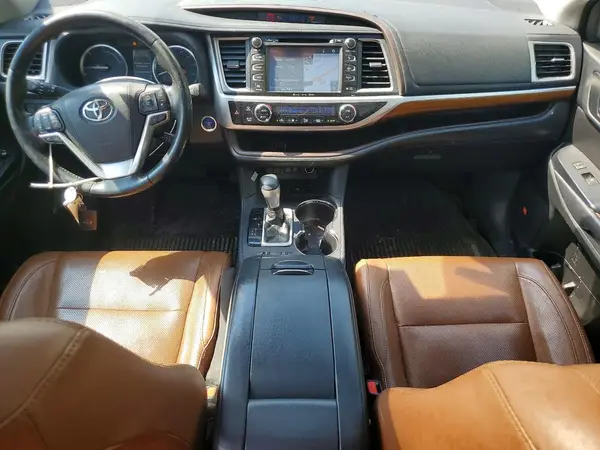 5TDDGRFHXJS048828 2018 TOYOTA HIGHLANDER - Image 8