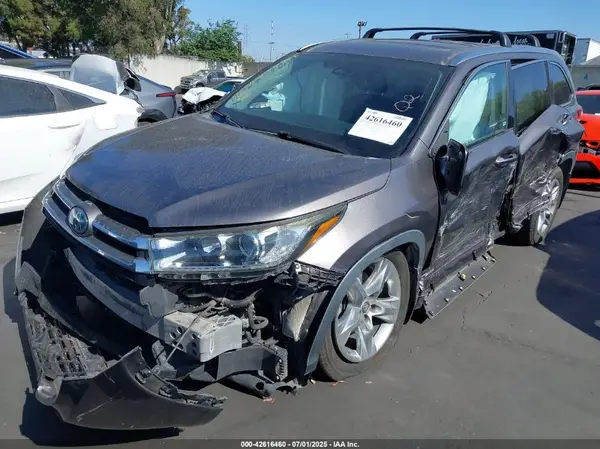 5TDDGRFHXKS056557 2019 TOYOTA HIGHLANDER - Image 2
