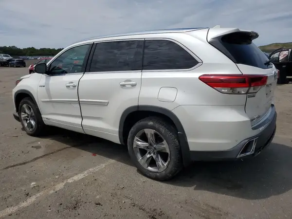 5TDDGRFHXKS063590 2019 TOYOTA HIGHLANDER - Image 2